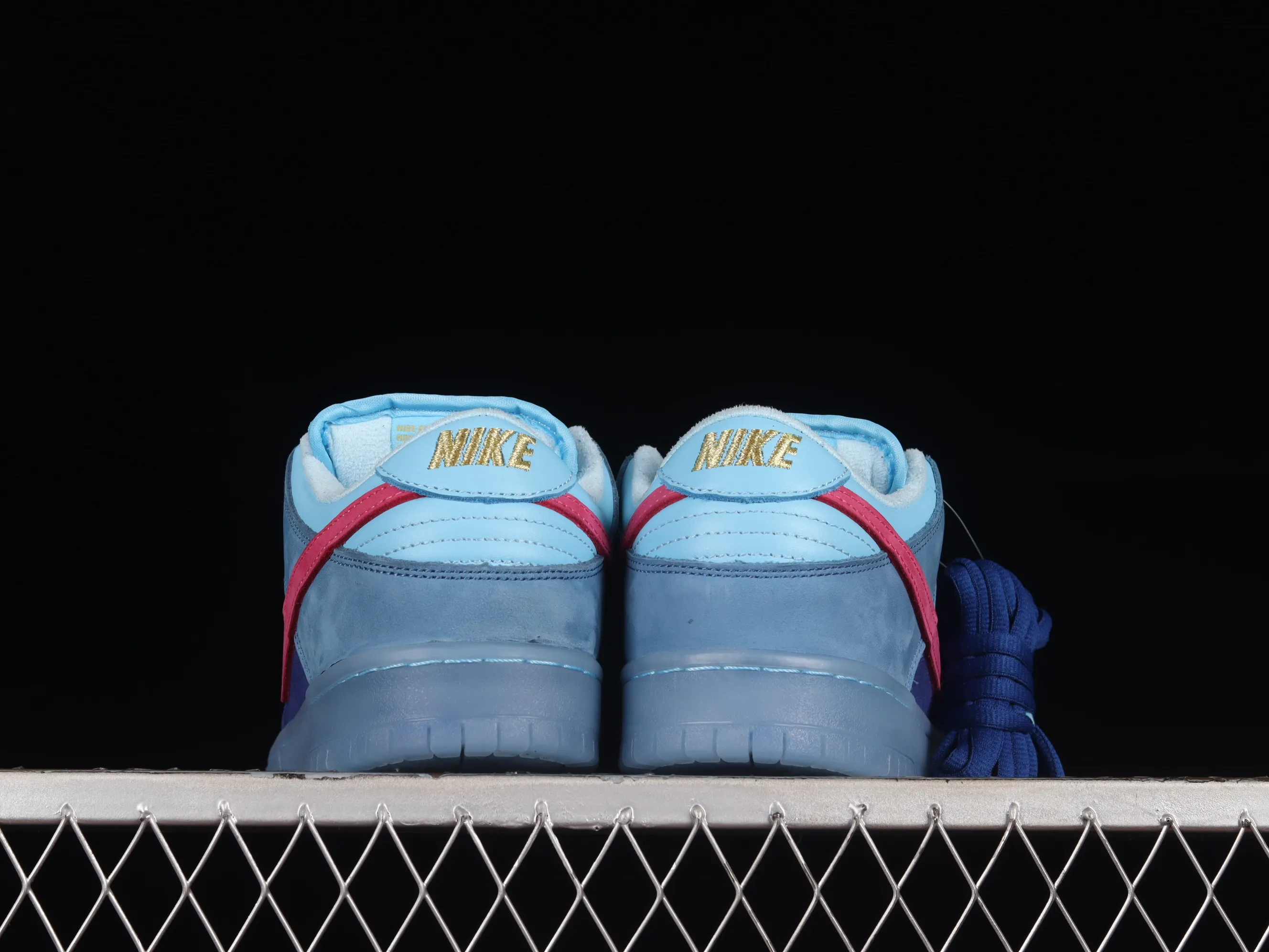 All Categories Nk SB Dunk Series Nk SB Dunk Low Low-top sneakers Run The Jewels x Nk SB Dunk Low joint model SB low-top casual sneakers DO9404-400